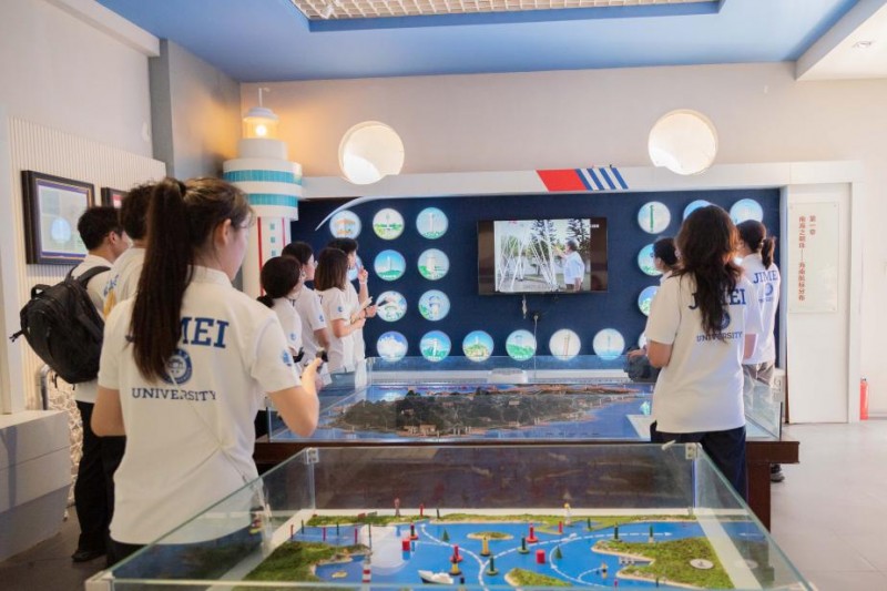 ������ѧ������������ʵ���ӣ��Ӱ���������������֣������Ϻ���