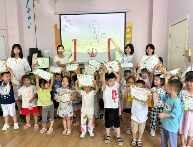 ��������ҽ���⣬�ٲݽ���ͯ�ġ�н��ʵ������ͯ�ɳ����߽������п�չ��ҽҩ�Ļ�Ȥζ����