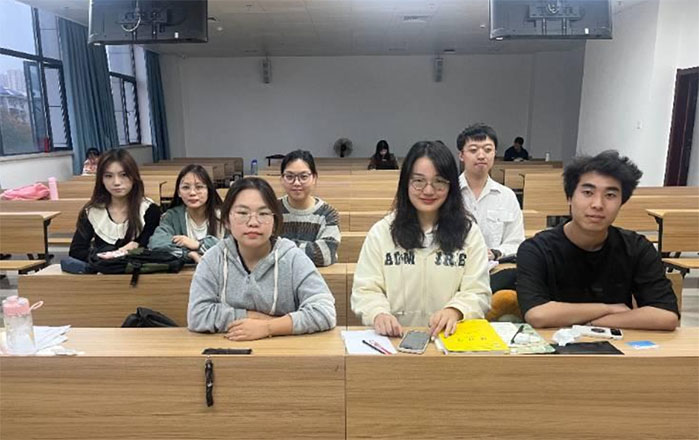 ��ѧԺ22����ó������С�鿪չ12������