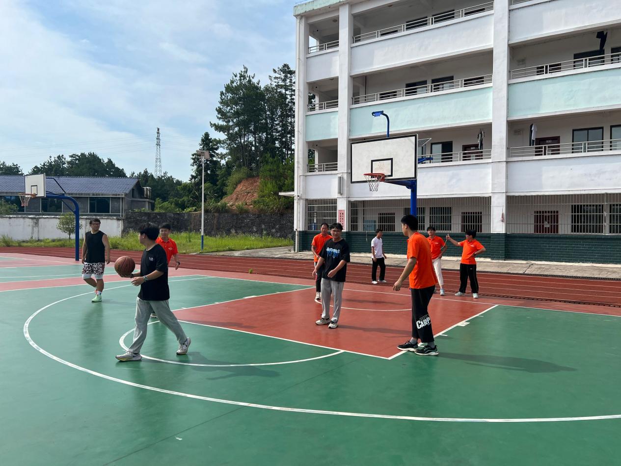 �ഺ���������磬������չӢ�硪�����ϿƼ���ѧ��ľ����ѧԺ��