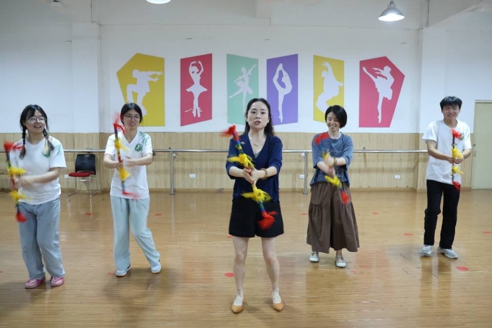 Ǯ�����ϴ����⣬��ֽ�������ഺ -������ҽѧԺҩѧԺʵ���Ӹ���