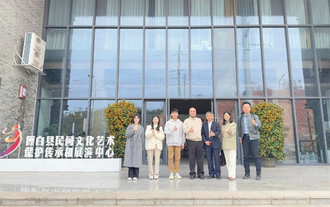 ��ѧ��ʵ�ص��в��ײɲ�Ϸ Ӱ������̽�����Ŵ�����·��