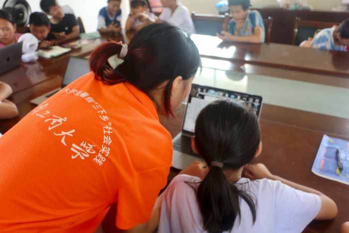 AI��Ӱ��ͯ�� �Ƽ�н����Ұ ��������ɽ����̷���ӿ�չ��AI��Ӱ��ʱ�հڶɡ��Ƽ�ʵ���