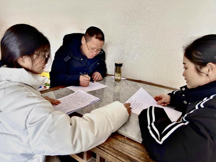 ��ݰ�װ�ٻ��գ���ɫ���������С�������ѧ�ӵ��а�������