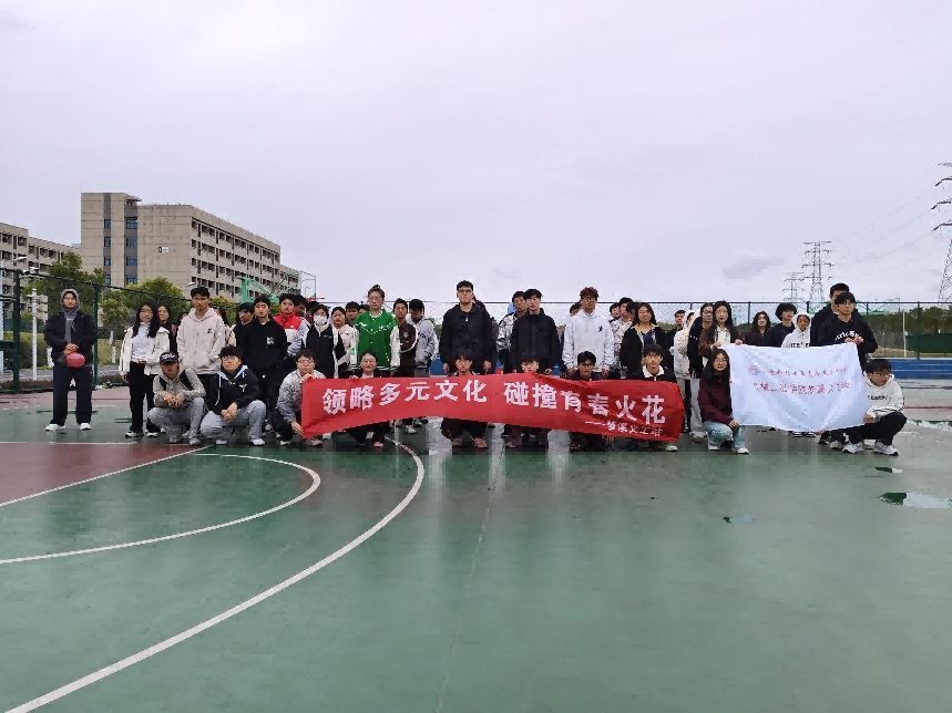 ���Զ�Ԫ�Ļ�����ײ�ഺ��