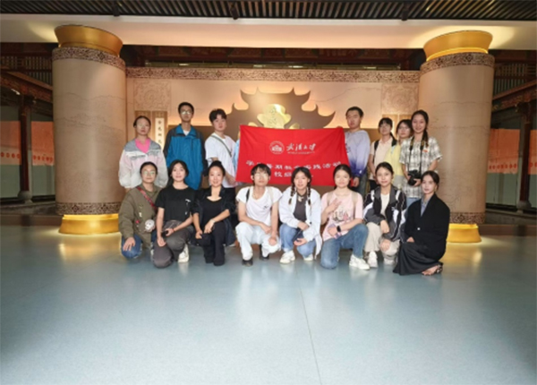 ���ѧ������У�������������,��Ʒ����Ī��