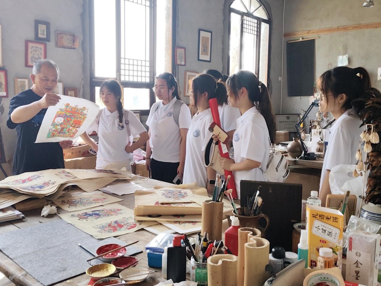 �������ĿƼ�ѧԺʵ���Ŷ�̽����ƽ�º�̩ľ���껭