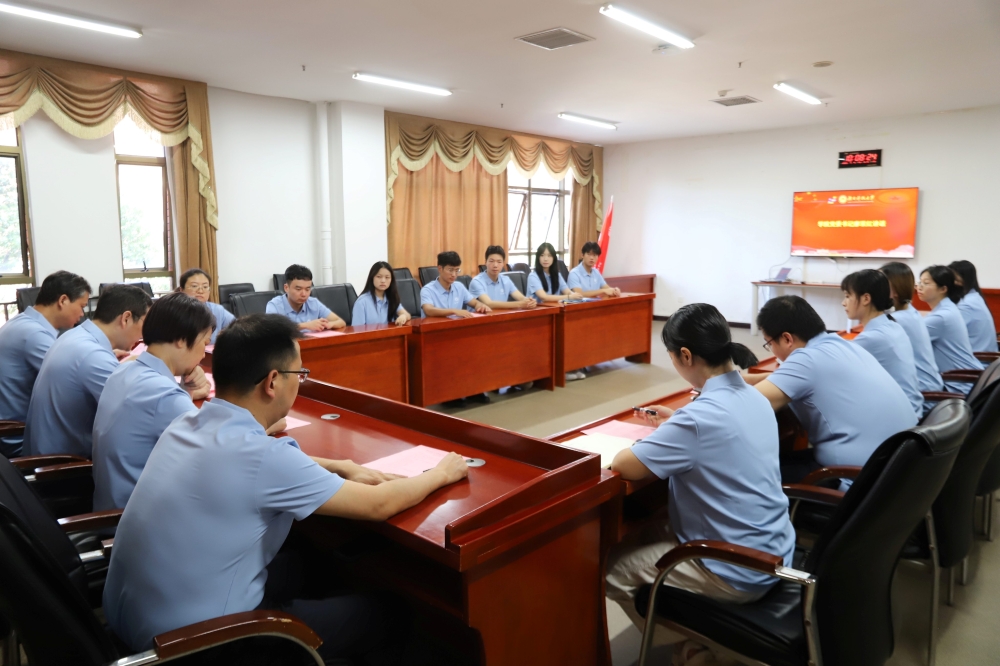 ʢ���﷫�����㣬�ഺ���м�����