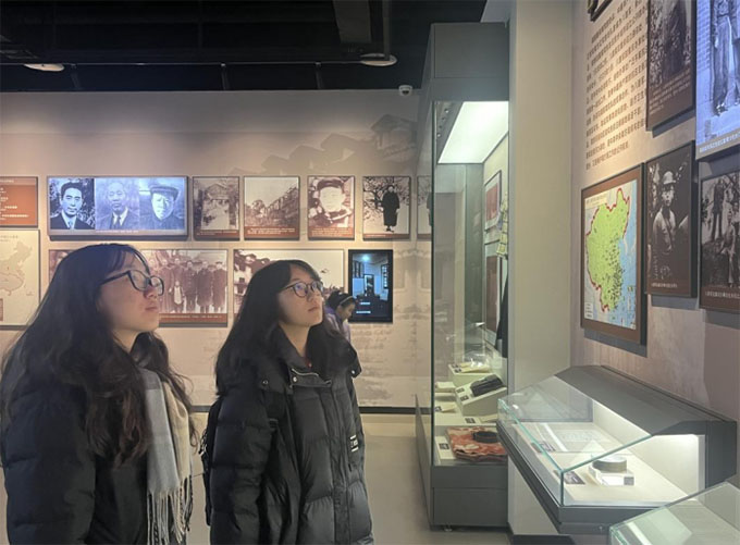 ׷Ѱɫ㼣µʷ䡱ͨѧԺŶӿչר