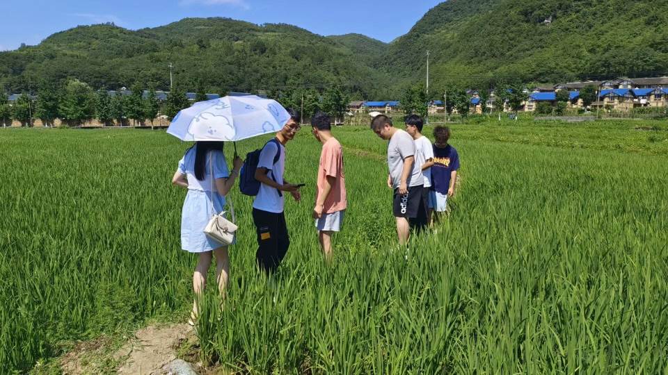 �Ƽ��������ˣ��Ͼ�����ѧԺѧ���߽�������Ұ