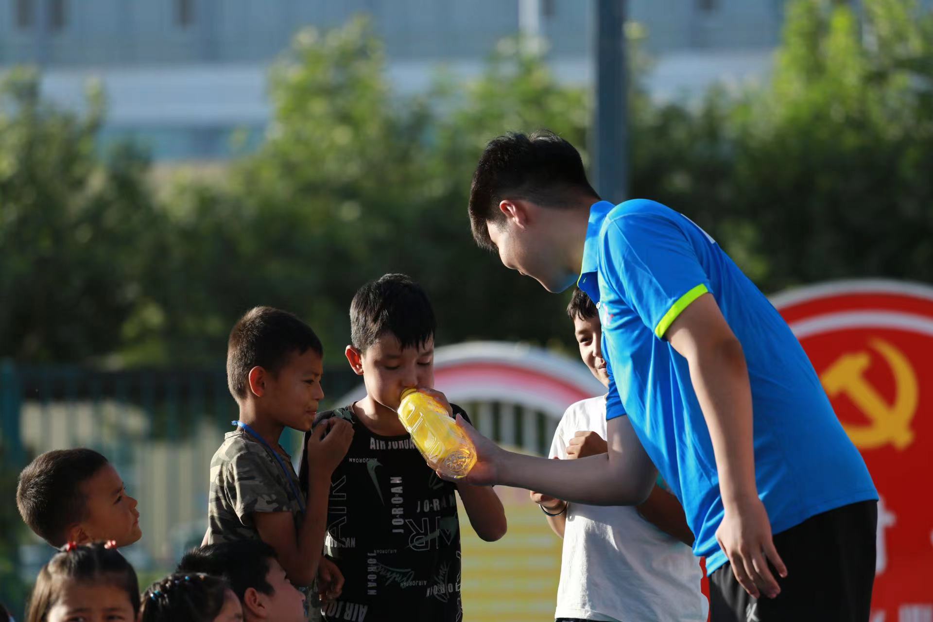 ���ʵ����³��ר����ĳǴ�ѧ��е����������ѧԺ����ϵ�������ƴ��뽮������ӿ�չ��ө���ƴ�С���á�