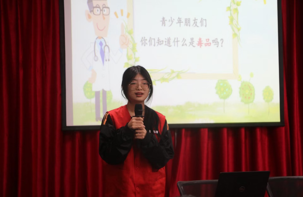 �ഺ�޶�������ɳ� ����������ѧ���ഺ���㣬�����������С�ʵ���Ӹ�����������ί�������ɫ������������