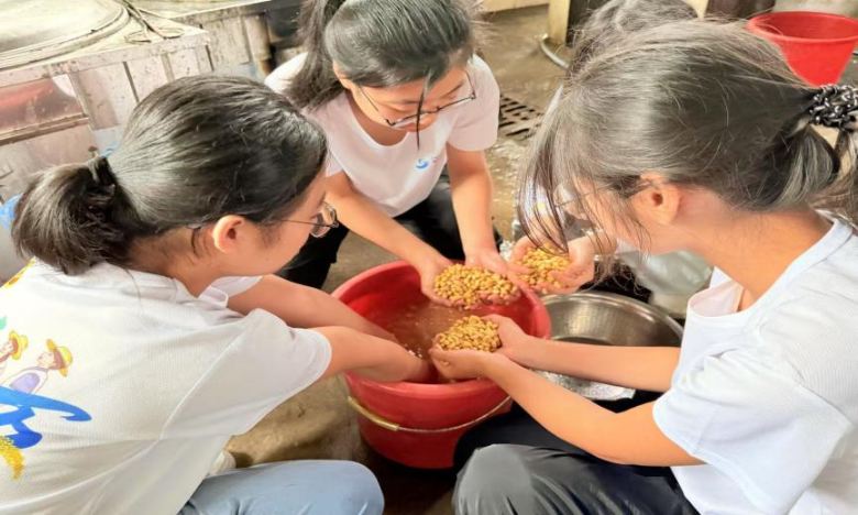 ����Ʒ���ģ������򴫳�   ��óѧԺ������������ͻ���ӿ�չ�߸ڶ�����������ʵ��