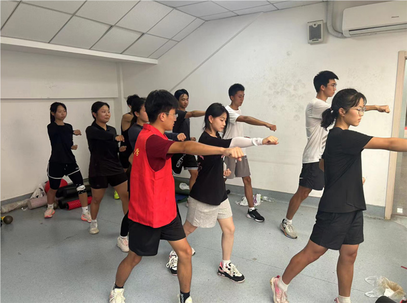 ����ʦ����ѧ������ѧѧԺ���ഺ�򵳴���ģ�������������ʵ���ӣ���ͳ�Ļ���У԰�������Ļ�����