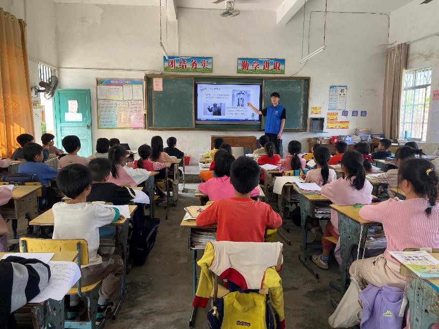 �Ͼ���ҵְҵ������ѧ�������ʵ����һ��/��е����ѧԺ���ǻ𹤽�