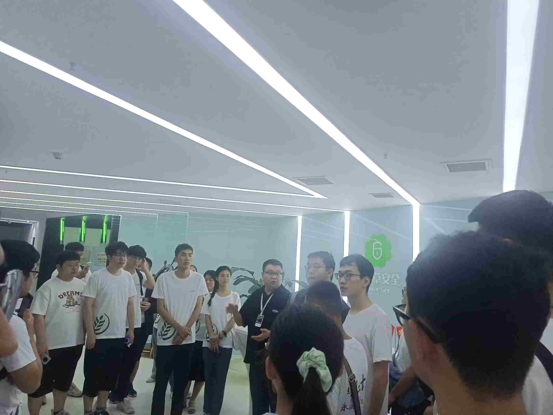 ����ũ�ֿƼ���ѧ��Ϣ����ѧԺ��չ��������ҵ�����ں�ʵ��