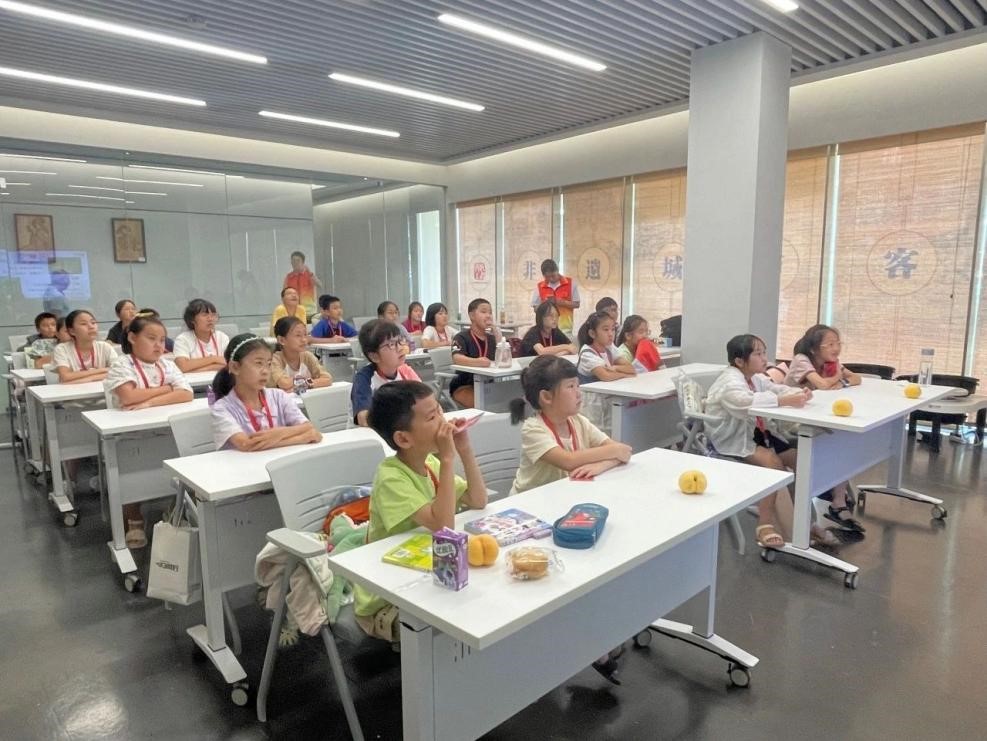 ʳ����ʳ �����й��С�������վ