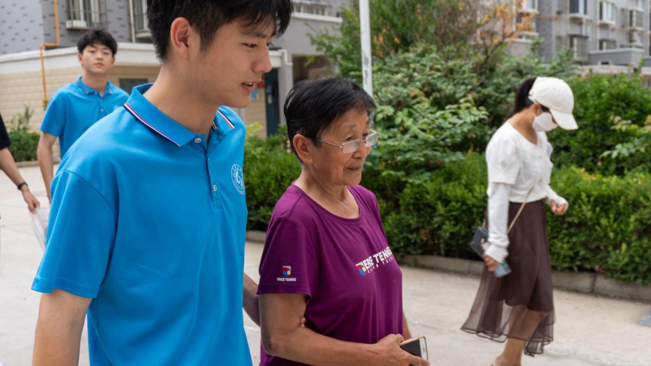 �Ҹ�����������Ϫů����ʵ���������߽���������Ϫ�壬̽��ϰ��ϯ�ػ��µ������Ҹ�����