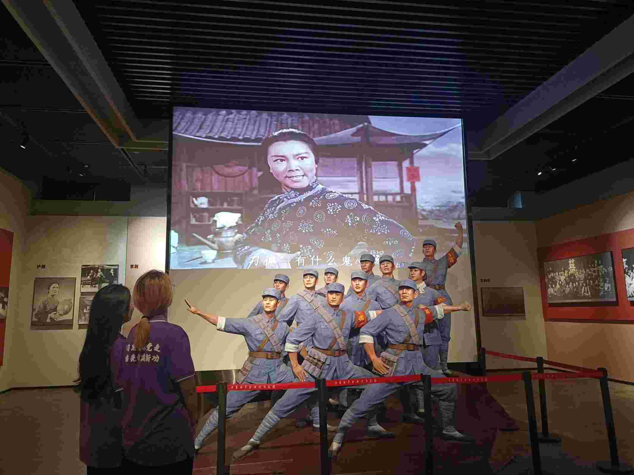 ����ѧ���߽�ɳ��亣������Ļ����ɫ����ġ������֡�