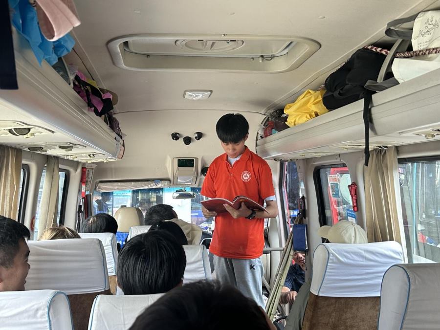 ����ѧ�Ӹ������ﴨ����Ӣ��֮������ʱ���緫