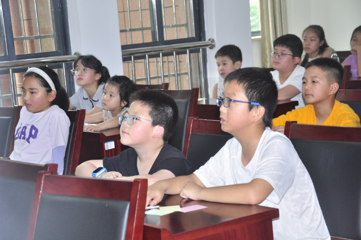 �����ɴ��񳵡����������������Է�Ϊ�ܣ���У԰����˵�������� ����