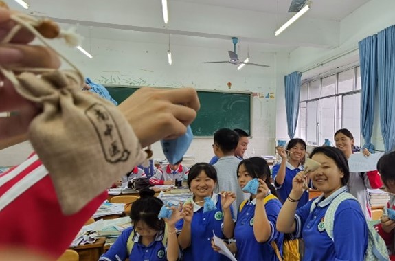 ����ҽ��ҩ�����У���ҽ�Ļ������ġ�н��ʵ�������ִ���С�ֶӿ�չ��ҽ��У԰�������