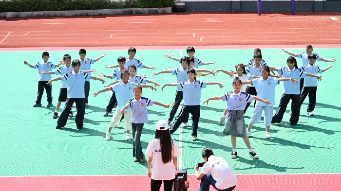 �����ǻ����ʢ�ģ���������Ӫ��д��Ϫ����ʫ��