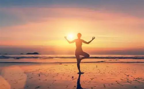 ����ɫ���Ǻ�