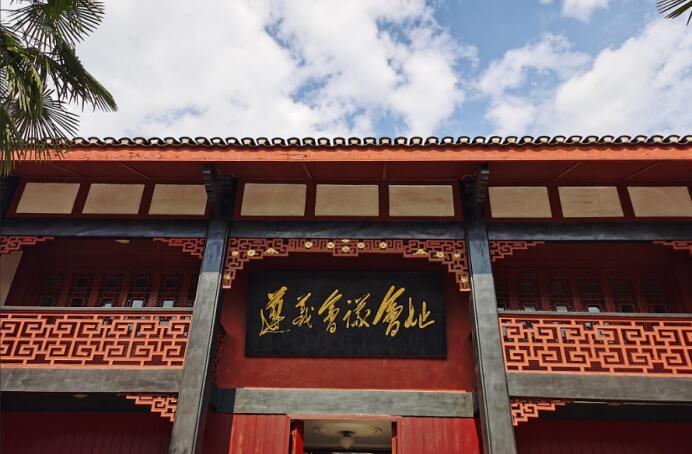 ����ѧ��ǭ���У��������壬�ᶨ����Ѱ����