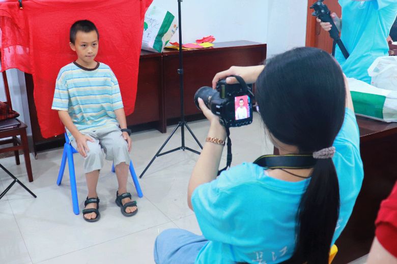 �������硿ʱ�⡰֤���� ��ɴ��ӳ�껪�����������л������ſ�չ��Ӱ����