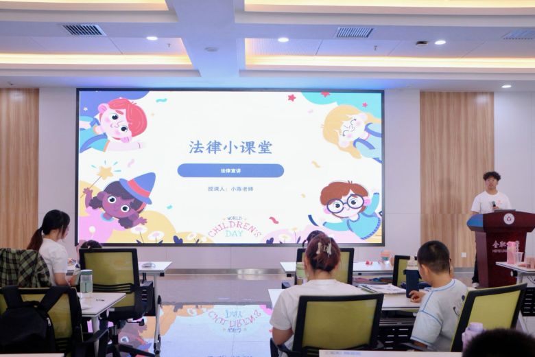 �Ϸʴ�ѧ���������ա������йܰഴ�¿γ������ɳ�(1)