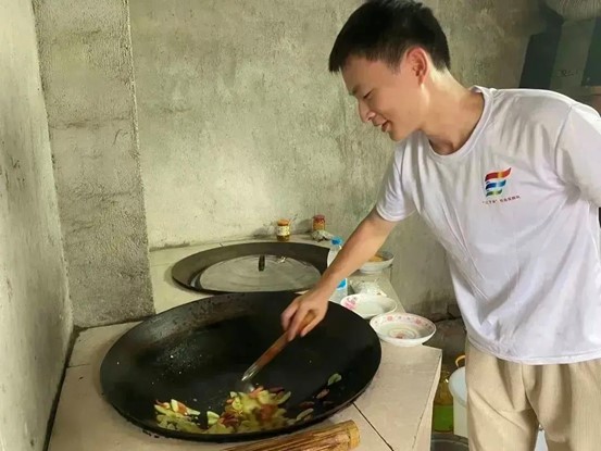 ��������ְҵ������ѧ���ܿƼ�ѧԺ����ϵ��� ө���¾����������