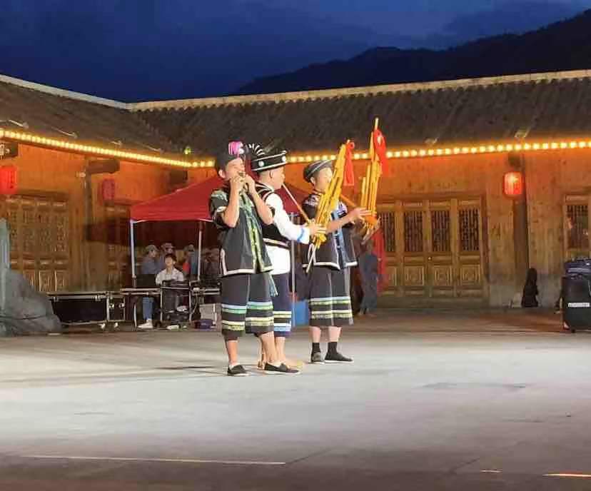 ����ѧ�ӡ������硱�����붱կ��������ɫ�Ļ�����