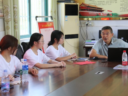 ���������ഺ���룬���ʻ�����ʫ�У��ģ� ����Ժ�쵼ǰ����ׯ��ο�� ��īȾ�������������ϡ�ʵ����