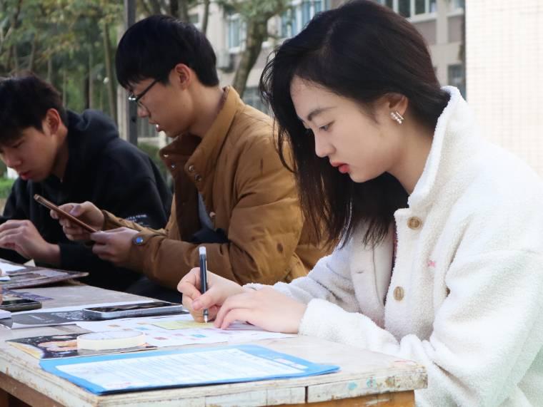 ���칤�̴�ѧ����ѧԺ����־Ը�߷���ӿ�չͼ��ƴͼ�