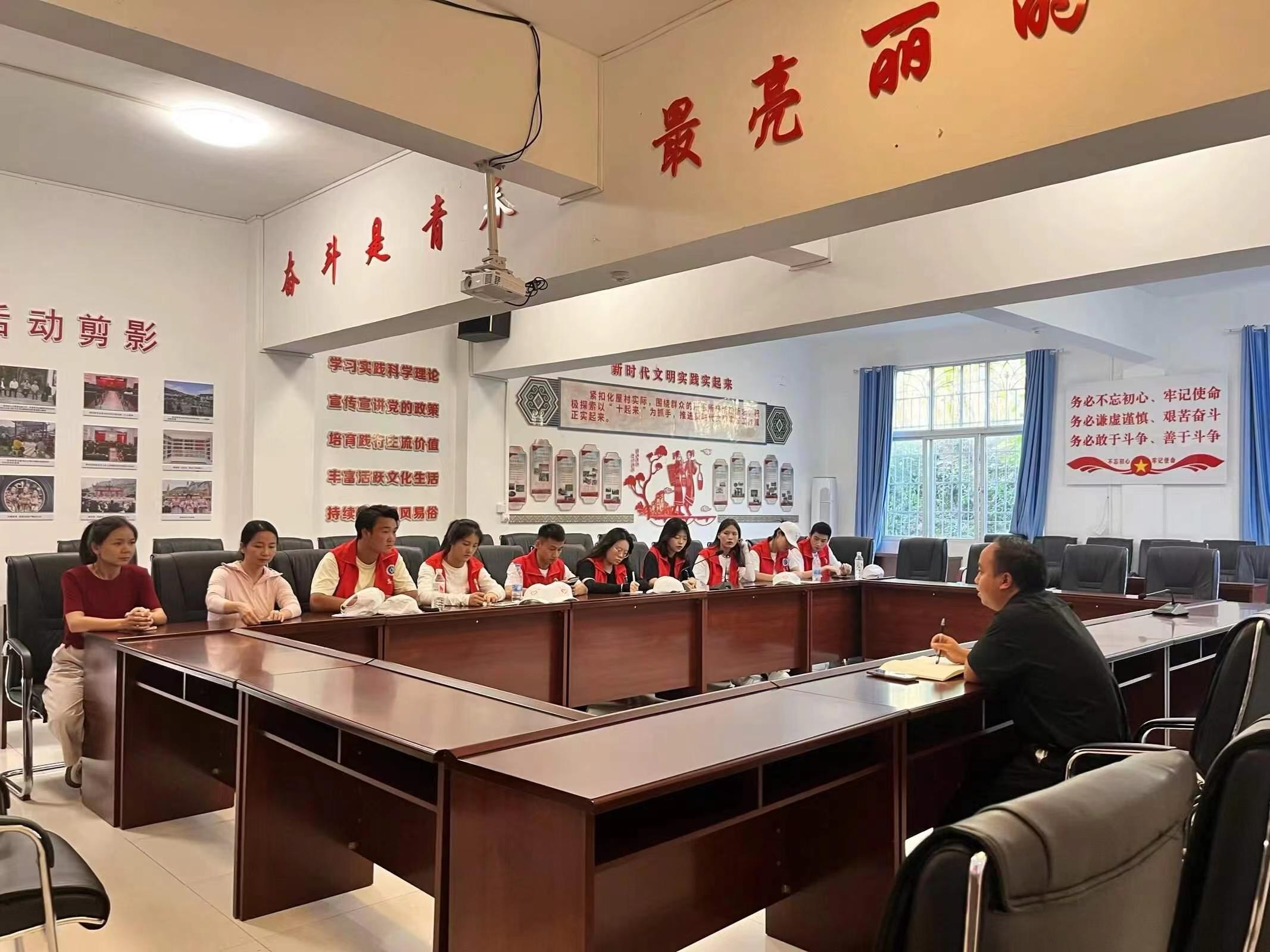 �Ͻ�ְҵ����ѧԺ���ι���ϵ��̤�㼣������ɽ־Ը����ӡ��������˽⻯�ݴ� ��չʵ����̸��