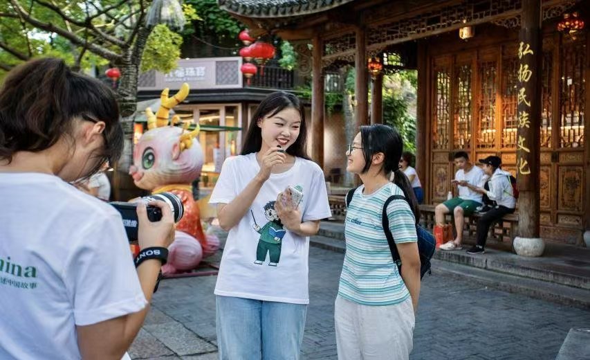 ˫���������ﺺ�����Ϻ�Mr.China�Ŷ�������չ���л��Ļ�