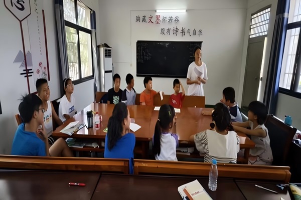 �������ѧԺ���ഺ���Ρ�ͨ��־Ը����ӿ�չ�������ν����γ�