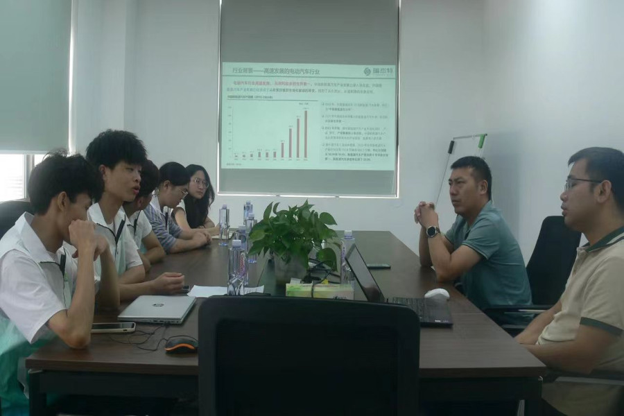 �������£�﮵����С�пڣ���ҵ��չ����