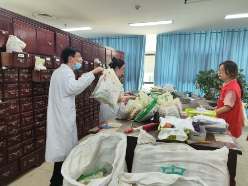 ����С٢��ʵ���ţ��ٲ���ҩ������Ϊ��