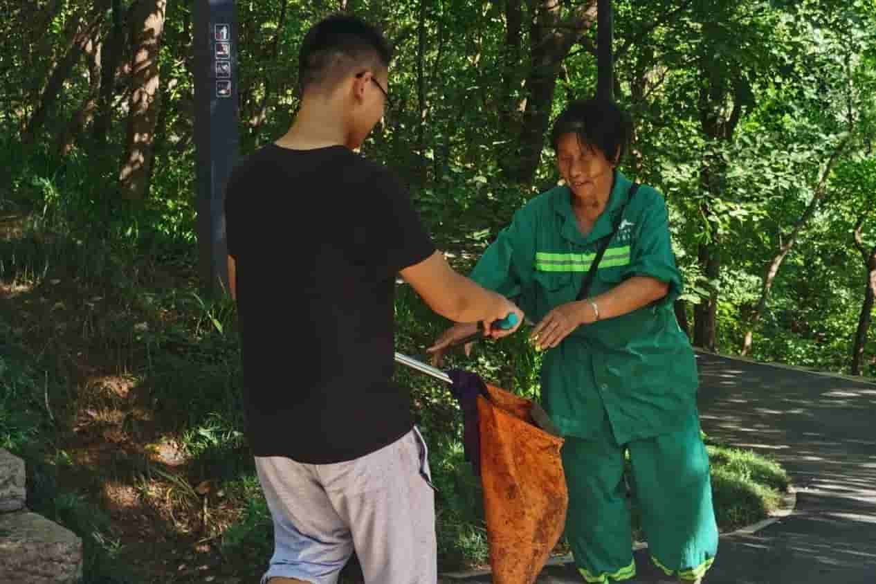 ����ѧ�ӷ����磺��ʵ����������������ɫ�й�