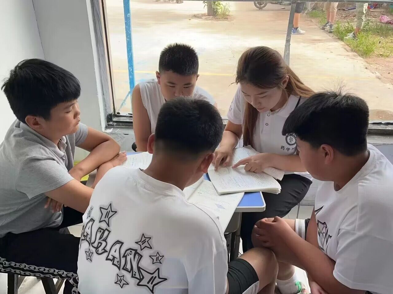 �ĳǴ�ѧҩѧԺ�������� ܲ�ĺǻ�