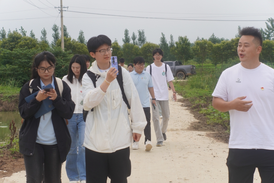 �ഺ����Ϊũ�����ԡ� ��������ѧԺѧ��ֱ����ũ������Χ�δ�