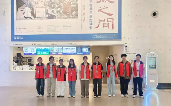 ��ѧԺ��ί�ɹ���չ��Ӱ��־Ը ��·���⡱־Ը�