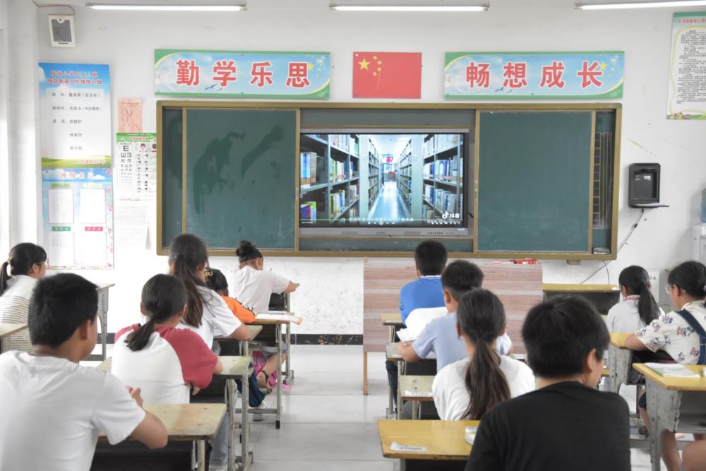 �Ƚ����칤��ѧԺ�����������ˣ���ī�����¡��������������ʵ��