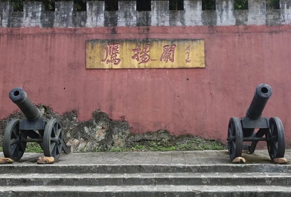 �㶫ʡ��������ְҵѧԺ����ʵ����̽��ӥ��ء������ߺ��·����