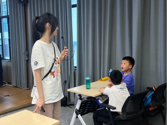 ���ż�ֽ��Զ�� �����Ļ����·磺�Ļ�Զ���ӿ�չ��ֽ��ɫ�γ�