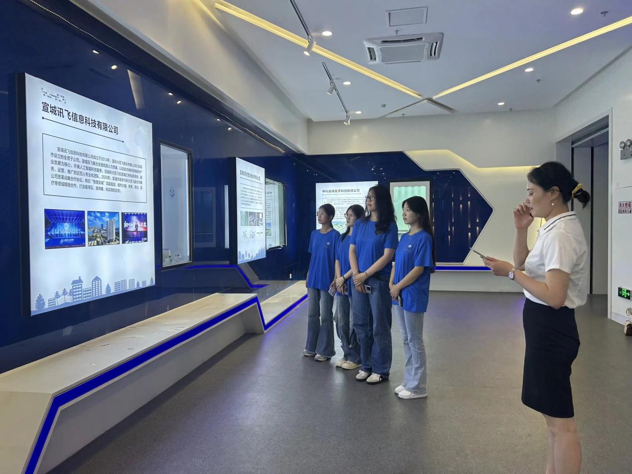 �ഺ�㼣̽���ǣ�ɣ���黳���ں�