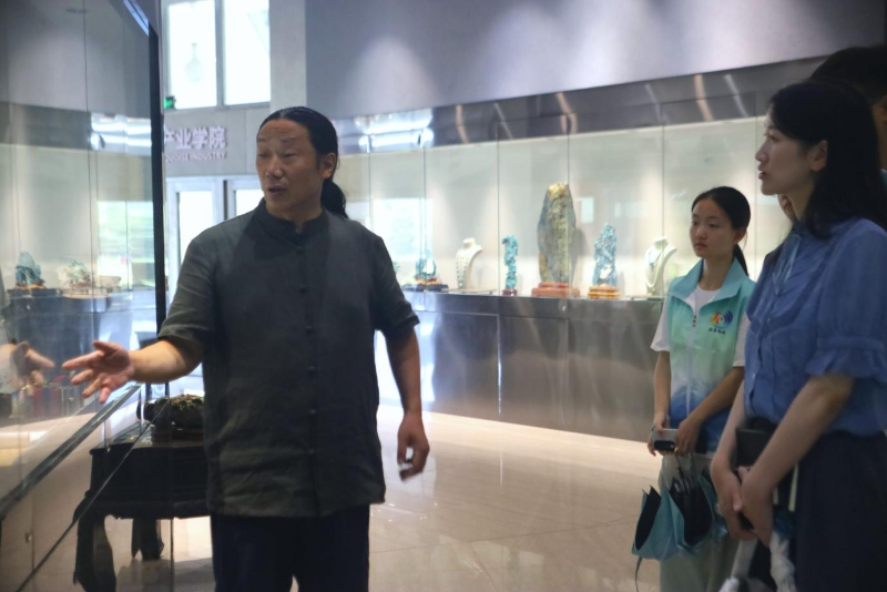 ����������ֱ�����ã�һ����ԽУ�ʵ��Ļ��̽��