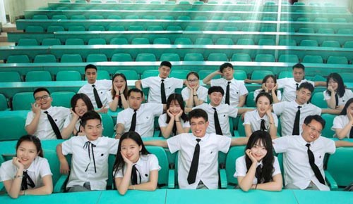 �ຣ��У��ҵ�� ����ʽ����ҵ���¾��ഺ